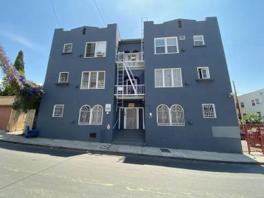 Main picture of 450 S Benton Way