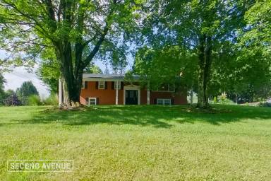 Main picture of 150 La Ray Dr