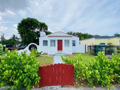 Main picture of 955 NW 75th St