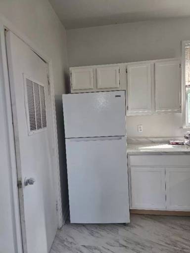 Main picture of 2502 Main St