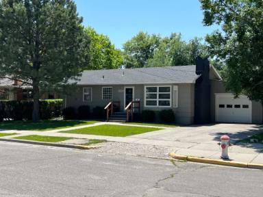 Main picture of 1720 Burlington Ave