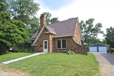 Main picture of 114 E Southern Dr