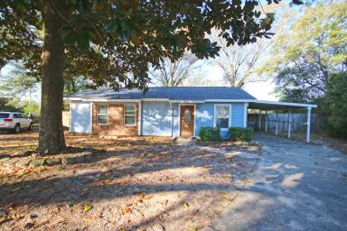 Main picture of 401 Cornwall Cir