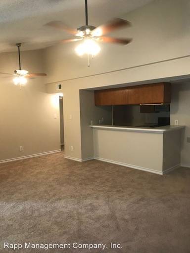 Main picture of 7126 N Holiday Dr