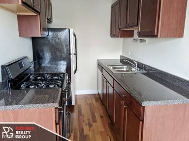 Main picture of 4737 N Hermitage Ave