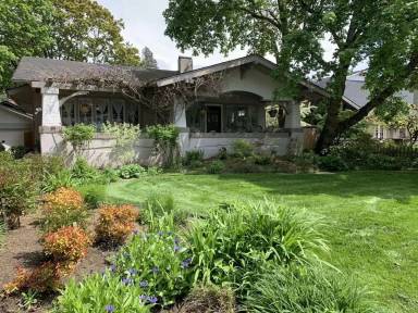 Main picture of 206 Military Dr