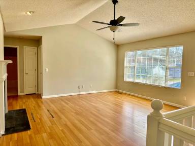 Main picture of 651 Williams Rd