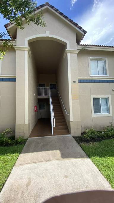 Main picture of 1103 Golden Lakes Blvd