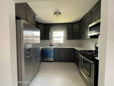 Main picture of 250 Lincoln Ave