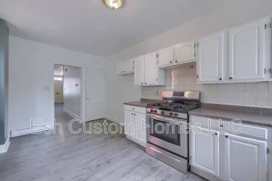 Main picture of 464 Lafayette St