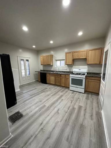 Main picture of 147 W Wilkins St