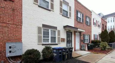 Main picture of 2540 9th St NW