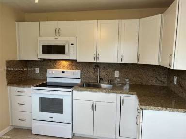 Main picture of 6241 SW 38th Ct