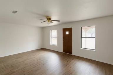Main picture of 115 E Cone St