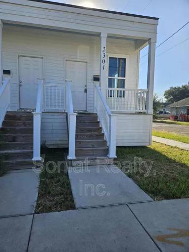 Main picture of 2301 Piety St