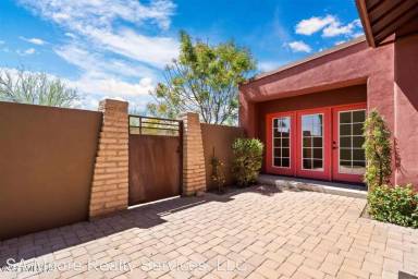 Main picture of 230 W 21st St