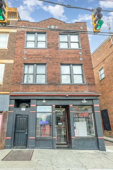 Main picture of 1646 Vine St