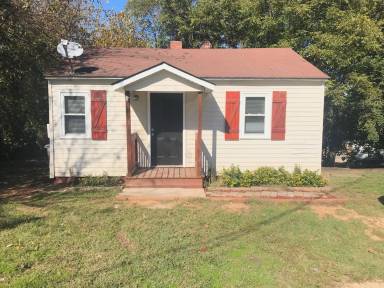 Main picture of 704 W 8th St