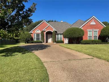 Main picture of 716 Ticonderoga Dr