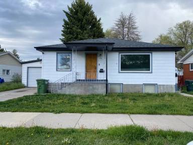 Main picture of 636 N 14th Ave