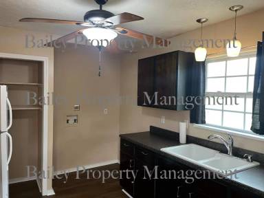 Main picture of 1613 Pershing Ave