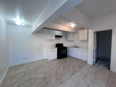Main picture of 313 E Myrtle St