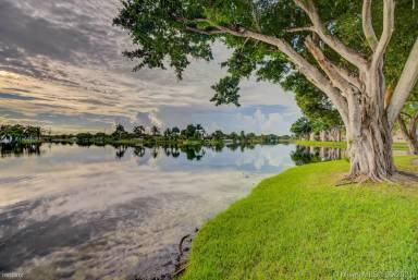 Main picture of Reflections at Pembroke Pines Apartments