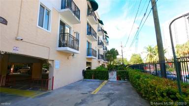 Main picture of 17585 Drayton Hall Way