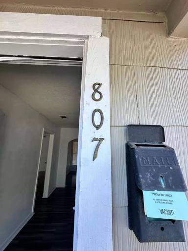 Main picture of 807 Cloud St