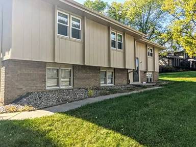 Main picture of 332 N 154th St