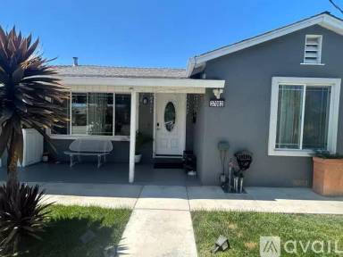 Main picture of 37083 Holly St