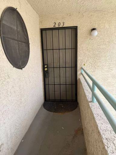 Main picture of 930 N Sloan Ln