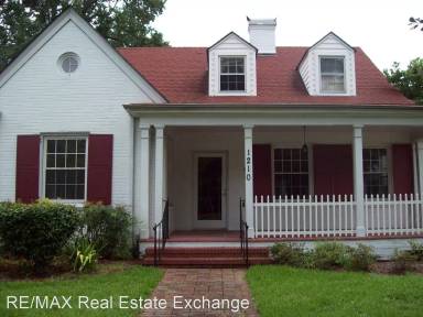 Main picture of 1210 N Elm St