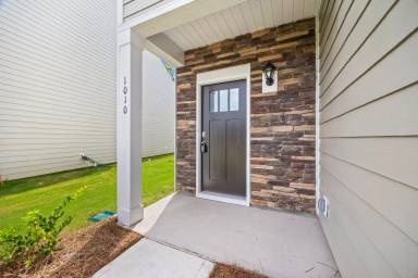 Main picture of 1010 Two Brothers Ln