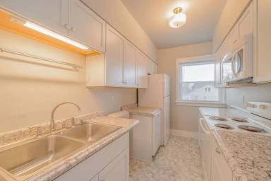 Main picture of 230 S Park Ave