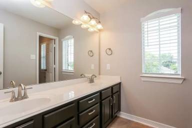 Main picture of 8402 Oak Knot Ct