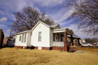 Main picture of 1007 NW Central Ave