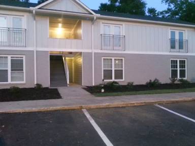 Main picture of 102 N State St