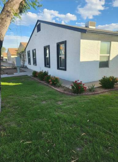 Main picture of 1101 E Roosevelt St
