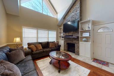 Main picture of 3122 Camelot Dr