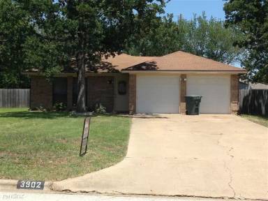 Main picture of 3900 Windwood Cir