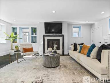 Main picture of 131 Centre St