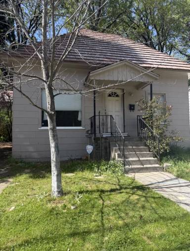 Main picture of 5319 Dunsmuir Ave