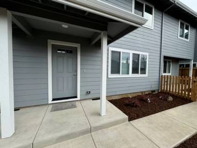 Main picture of 1102 W 11th St