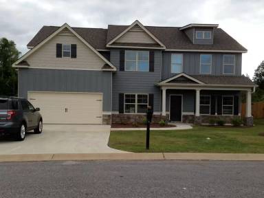 Main picture of 3 New Castle Dr