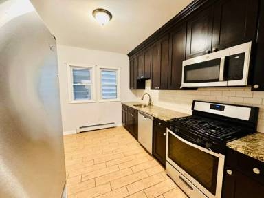 Main picture of 165 E Main St
