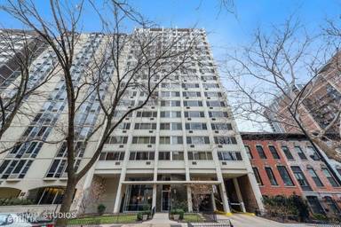 Main picture of 1344 N Dearborn St