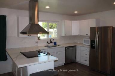Main picture of 725 W Rialto Ave