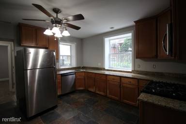 Main picture of 3911 W Addison St