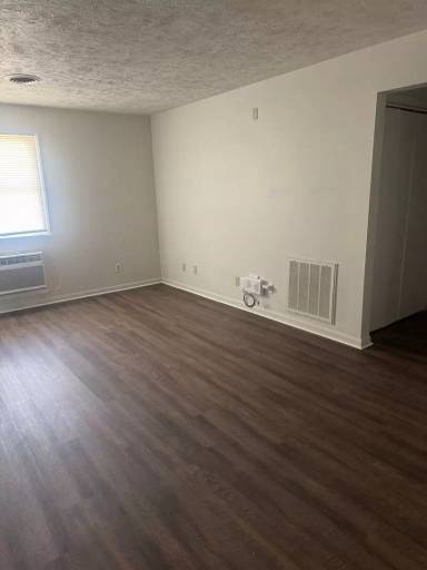 Main picture of 4301 S 6th St